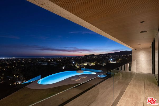 Exterior, Pool, Other