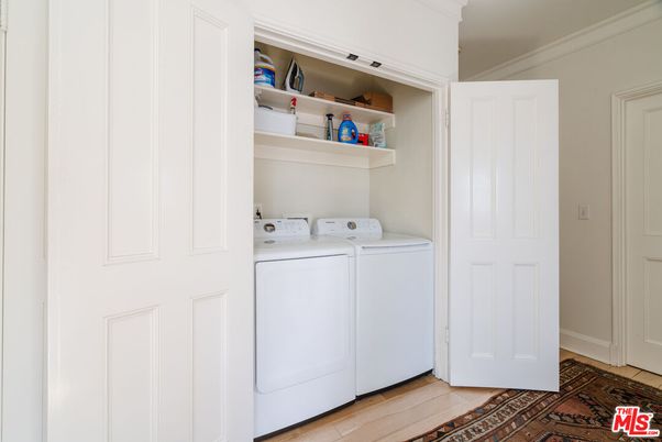 Interior, Utility Closets, Washer, Wood Texture Flooring