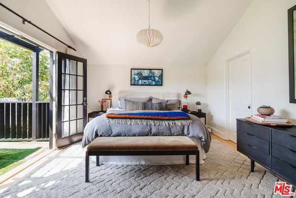 Bedroom, Interior, Pendant Lights, Wood Texture Flooring