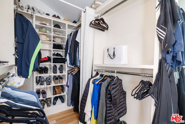Interior, Walk-in Closets, Wood Texture Flooring