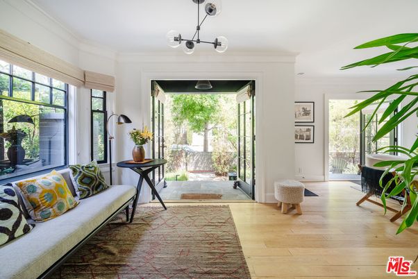 Interior, Pendant Lights, Wood Texture Flooring
