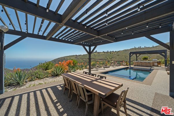 Exterior, Pool, Water