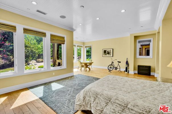Bedroom, Dining room, Interior, Recessed Lighting, Wood Texture Flooring