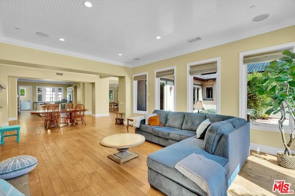 Dining room, Interior, Living room, Recessed Lighting, Wood Texture Flooring