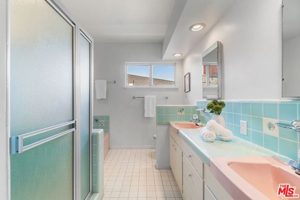 Bathroom, Interior, Recessed Lighting, Tile Countertops