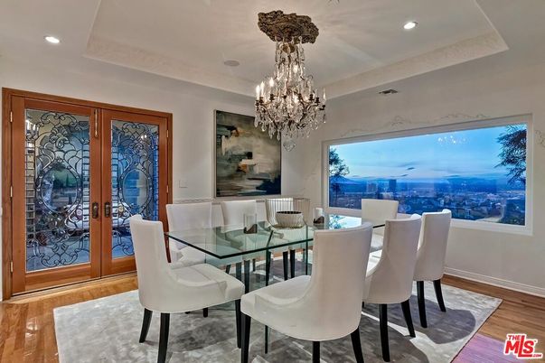 Chandelier, Dining room, Interior, Recessed Lighting, Wood Texture Flooring