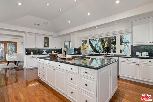 Dining room, Interior, Kitchen, Recessed Lighting, Wood Texture Flooring