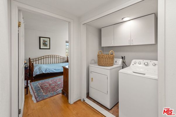 Interior, Utility Closets, Washer, Wood Texture Flooring