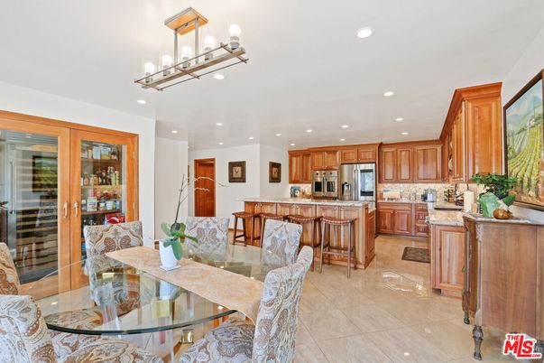 Dining room, Interior, Kitchen, Recessed Lighting, Stainless Steel Appliances