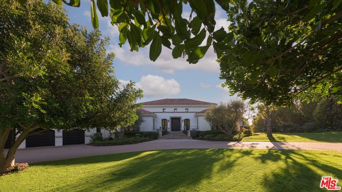 Backyard, Exterior, Facade, Mediterranean