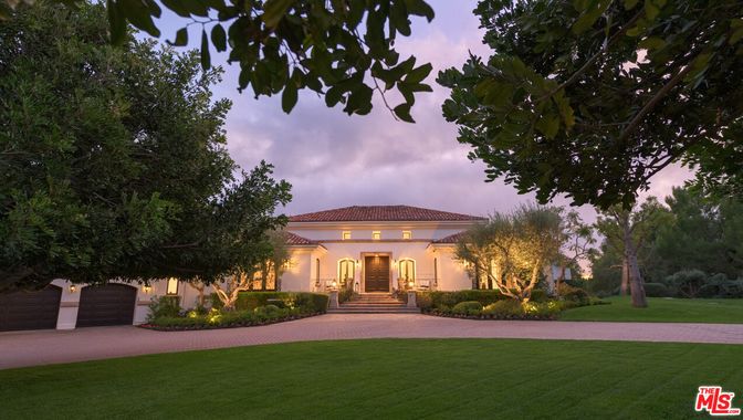 Backyard, Exterior, Facade, Mediterranean