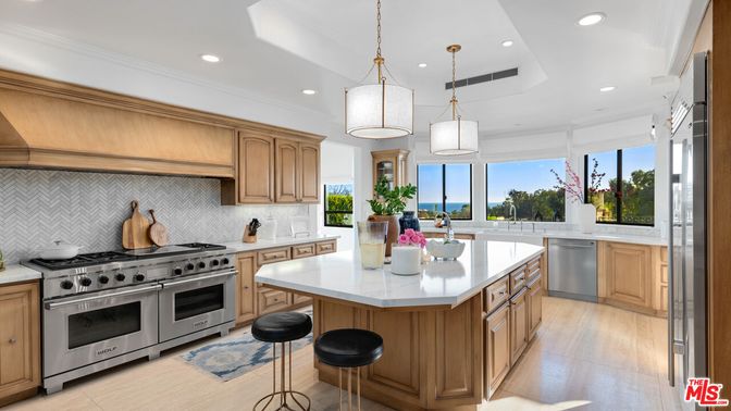 Interior, Kitchen, Pendant Lights, Recessed Lighting, Stainless Steel Appliances, Water