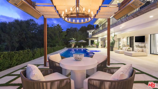 Chandelier, Exterior, Pool