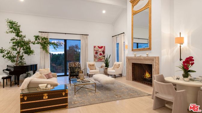 Fireplace, Interior, Living room, Piano, Recessed Lighting, Wood Texture Flooring