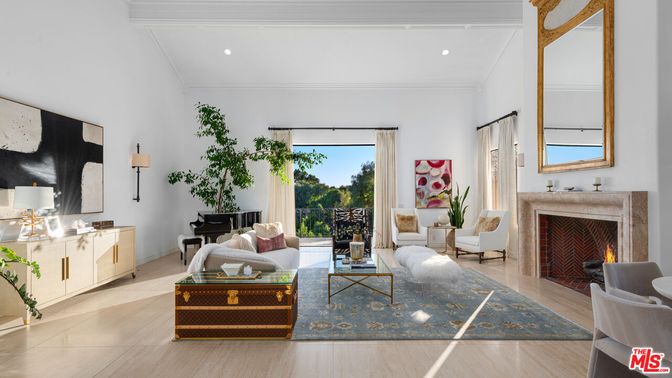 Fireplace, Interior, Living room, Piano, Recessed Lighting, Wood Texture Flooring