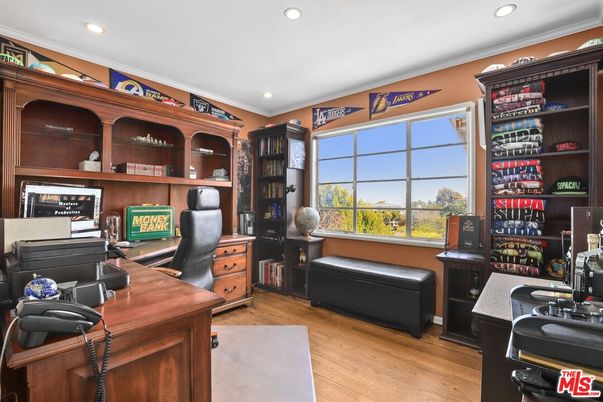 Home Office, Interior, Recessed Lighting, Wood Texture Flooring
