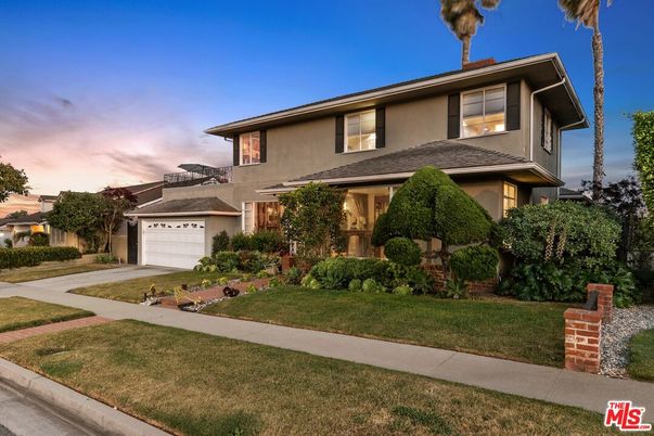 Attached, Backyard, Exterior, Facade, Split Level