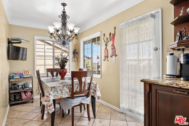 Chandelier, Dining room, Interior