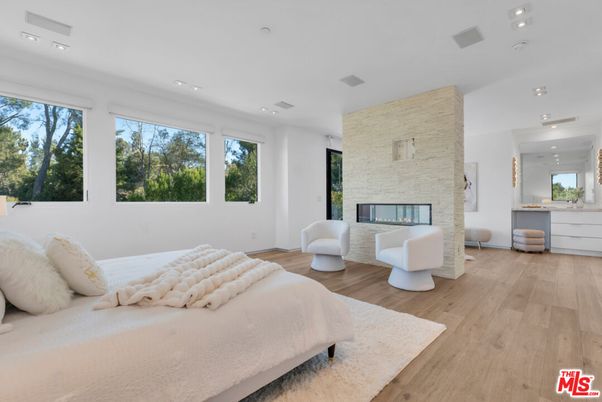 Bedroom, Fireplace, Interior, Recessed Lighting, Wood Texture Flooring