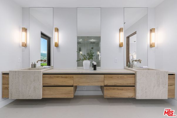 Bathroom, Dual Sink Vanities, Interior, Pendant Lights