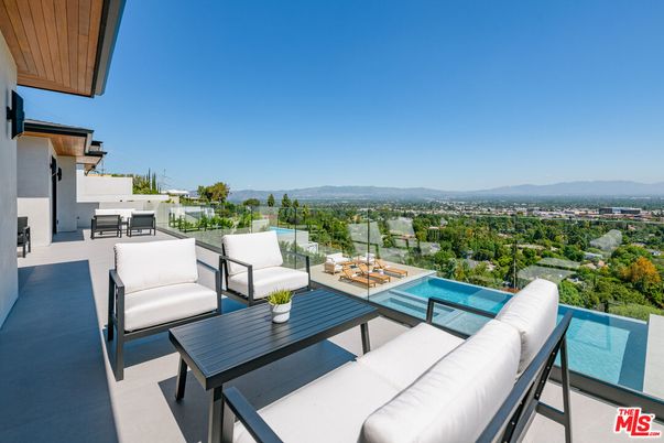 Exterior, Pool, Other