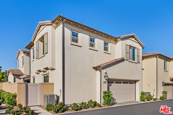 Attached, Exterior, Facade, Mediterranean