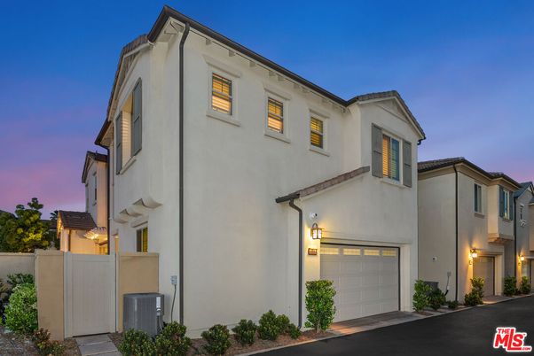 Attached, Exterior, Facade, Mediterranean