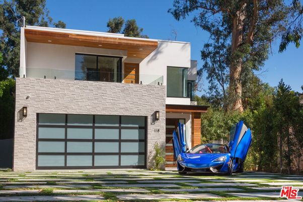 Attached, Exterior, Facade, Modern