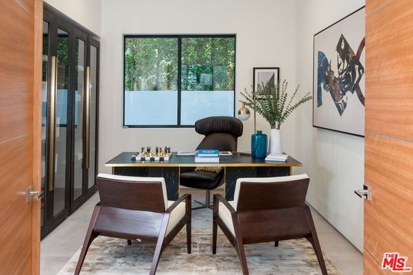 Home Office, Interior