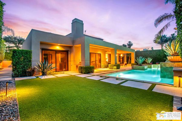 Backyard, Exterior, Facade, Pool, Modern