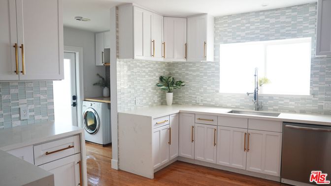 Interior, Kitchen, Washer, Wood Texture Flooring