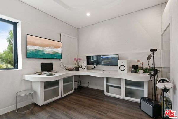 Home Office, Interior, Recessed Lighting, Wood Texture Flooring