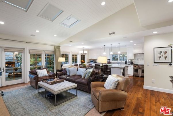 Dining room, Interior, Kitchen, Living room, Pendant Lights, Recessed Lighting, Stainless Steel Appliances, Wood Texture Flooring
