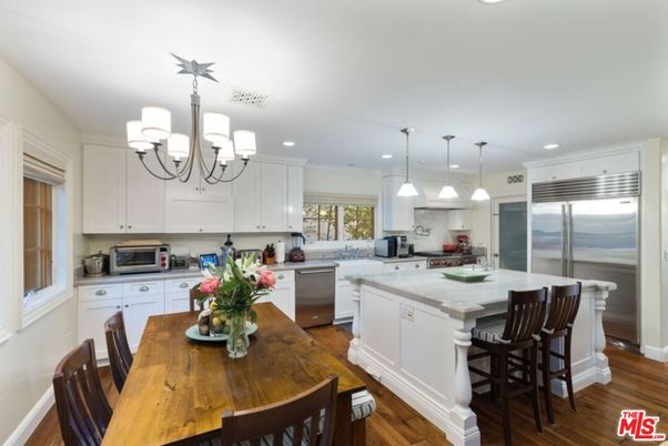 Chandelier, Dining room, Interior, Kitchen, Pendant Lights, Recessed Lighting, Stainless Steel Appliances, Wood Texture Flooring