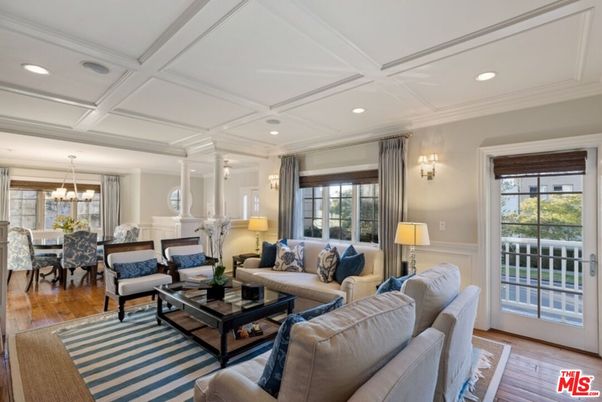 Chandelier, Dining room, Interior, Living room, Recessed Lighting, Wood Texture Flooring