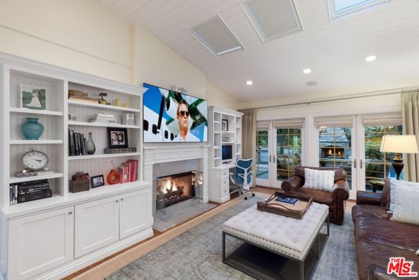 Fireplace, Interior, Living room, Recessed Lighting