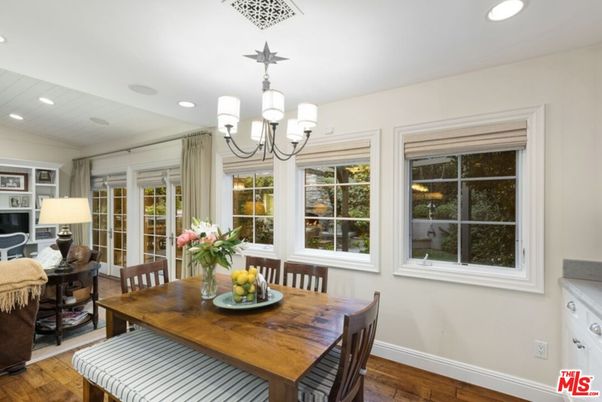 Chandelier, Dining room, Interior, Recessed Lighting, Wood Texture Flooring