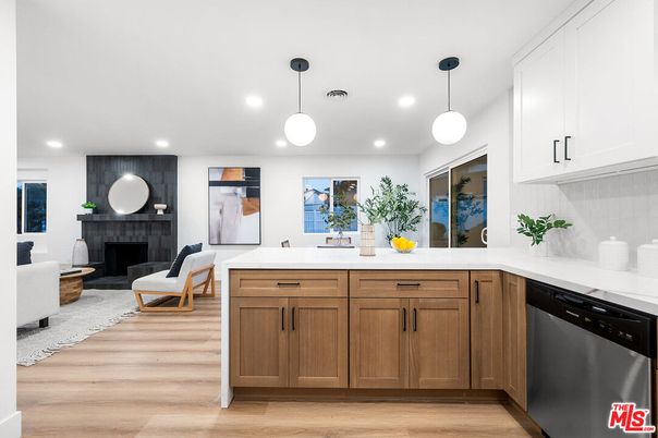 Fireplace, Interior, Kitchen, Pendant Lights, Recessed Lighting, Wood Texture Flooring