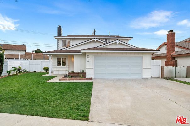 Attached, Exterior, Facade, Ranch