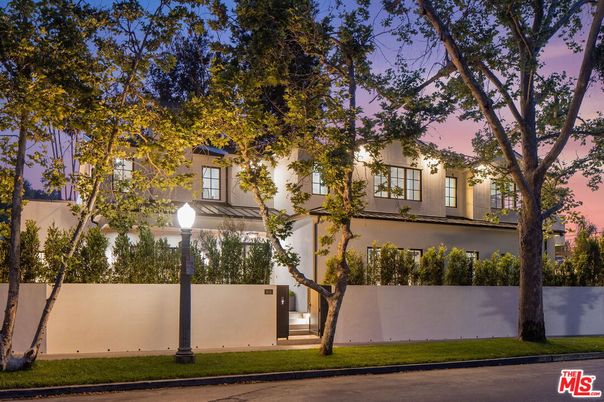 Exterior, Facade, Spanish Mediterranean