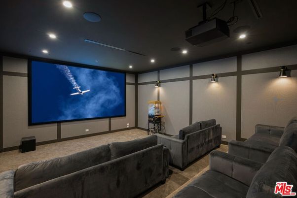 Interior, Projection Screen, Recessed Lighting, Theatre Room