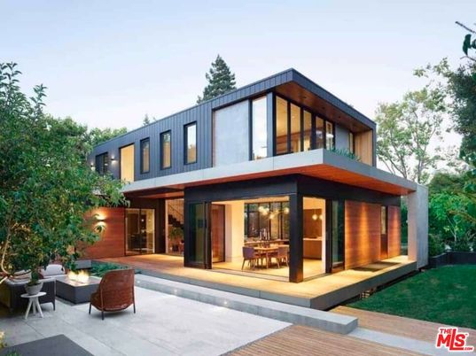 Backyard, Exterior, Facade, Modern