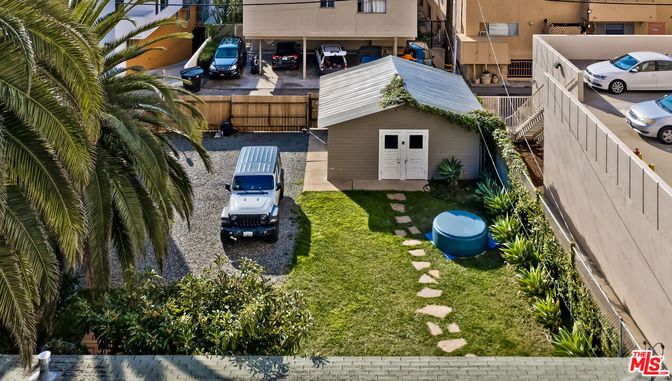 Exterior, Drone