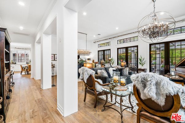 Chandelier, Interior, Living room, Piano, Recessed Lighting, Wood Texture Flooring