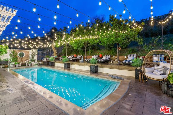 Exterior, Pool