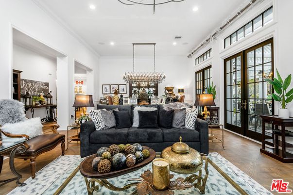Chandelier, Dining room, Interior, Living room, Pendant Lights, Recessed Lighting, Wood Texture Flooring