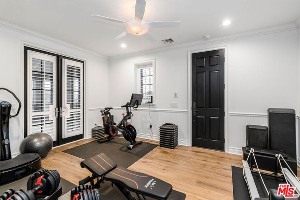Fitness Equipment, Interior, Recessed Lighting, Wood Texture Flooring