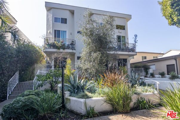Backyard, Exterior, Facade, Modern