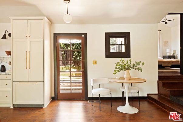Interior, Pendant Lights, Wood Texture Flooring