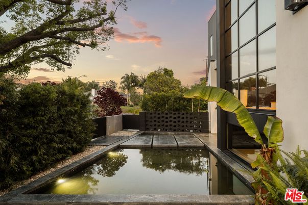 Exterior, Pool, Water